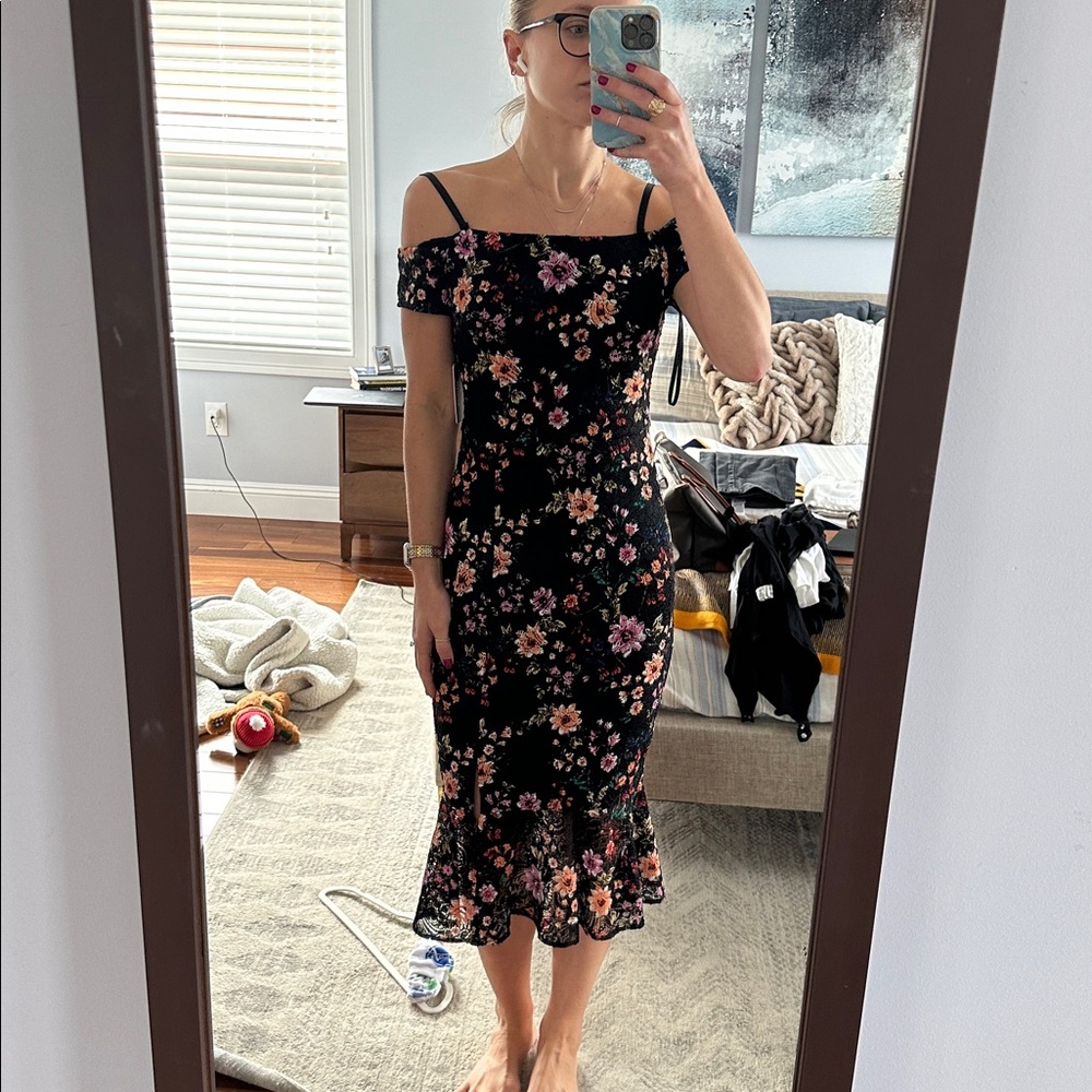 Guess size 4 Black floral lace midi dress - Picture 2 of 7